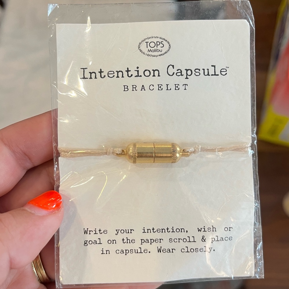 Intention capsule bracelet in gold